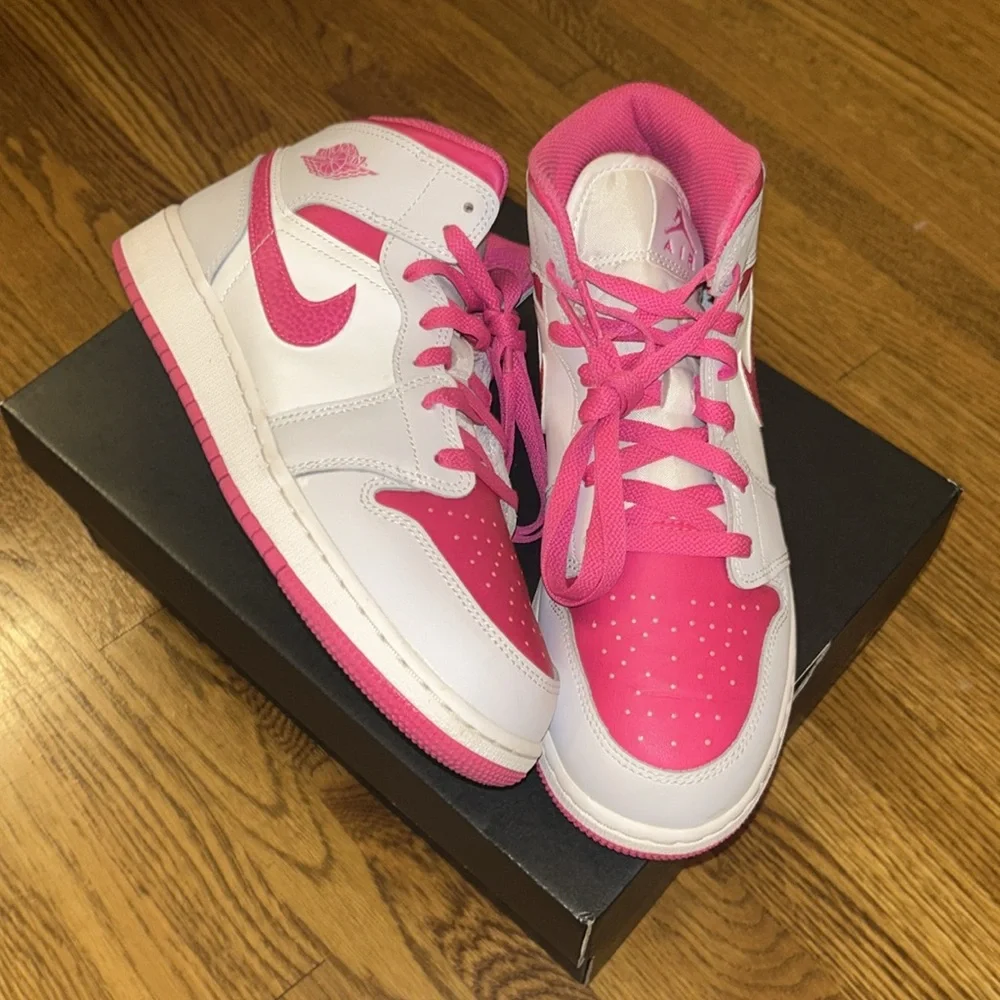 💝Stylish Air Jordan 1 Mid Sneakers - Picture 3 of 12